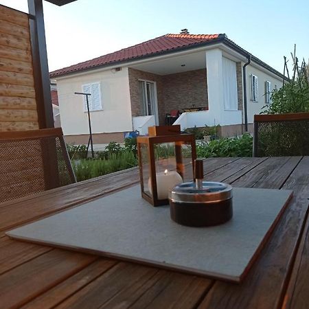 Holiday Home Lucia ロゾヴァック エクステリア 写真