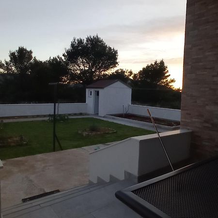 Holiday Home Lucia ロゾヴァック エクステリア 写真