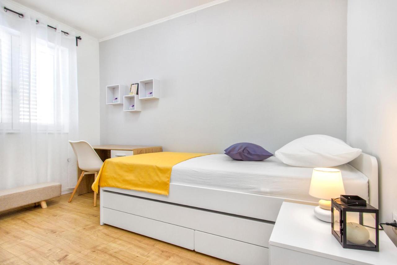 Holiday Home Lucia ロゾヴァック エクステリア 写真