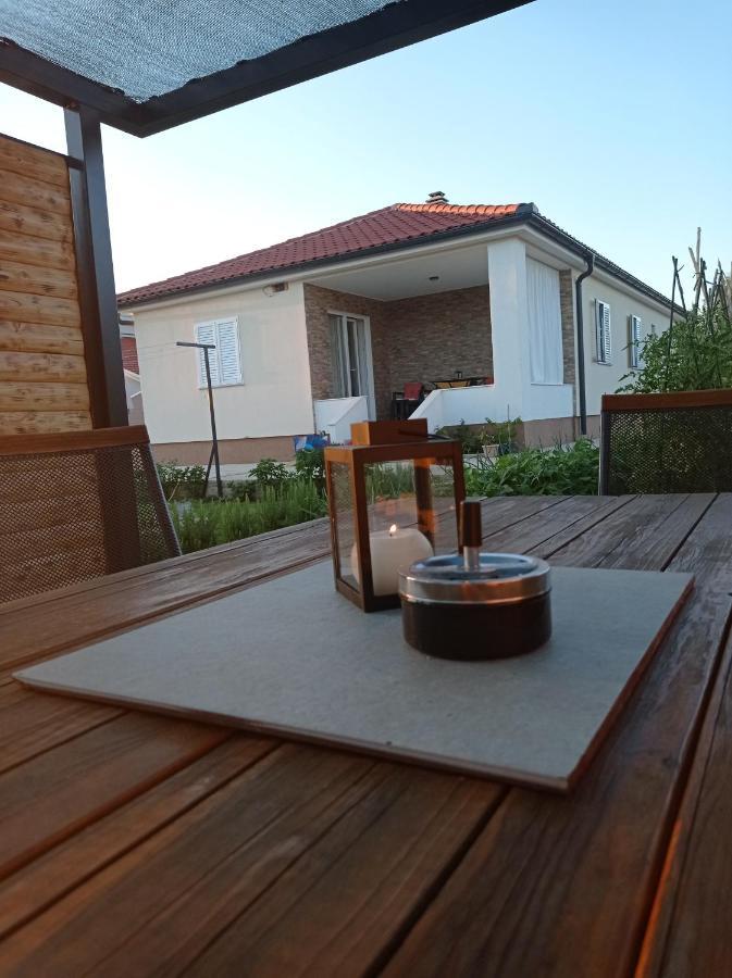 Holiday Home Lucia ロゾヴァック エクステリア 写真